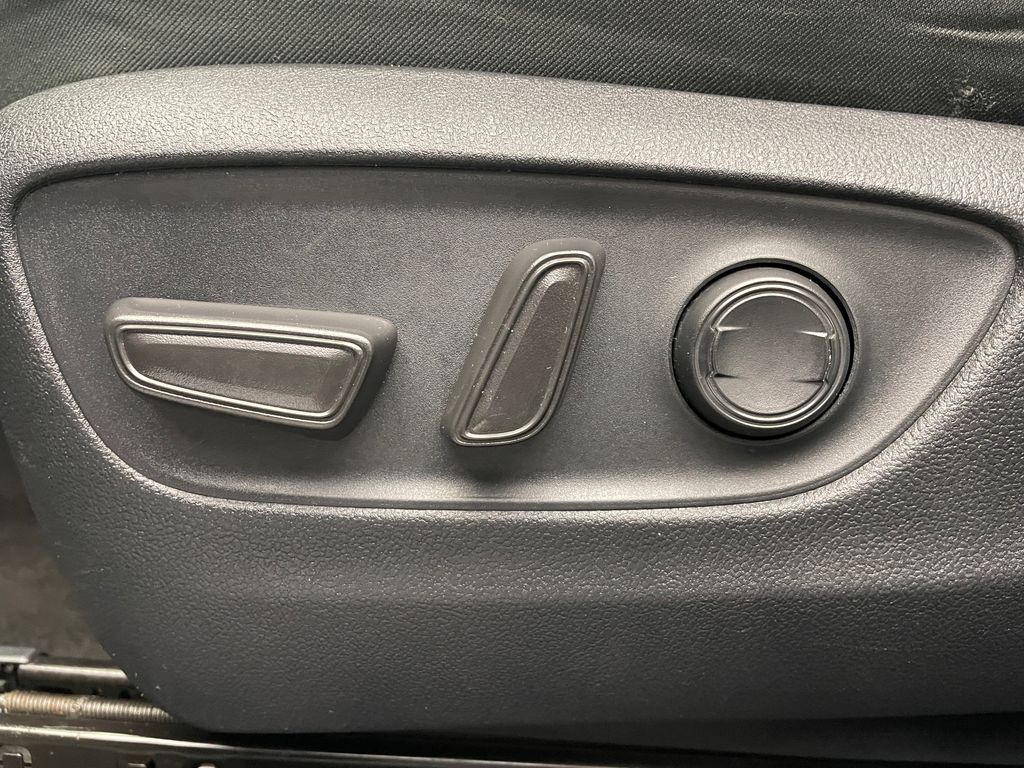 2023 Toyota RAV4 XLE 14