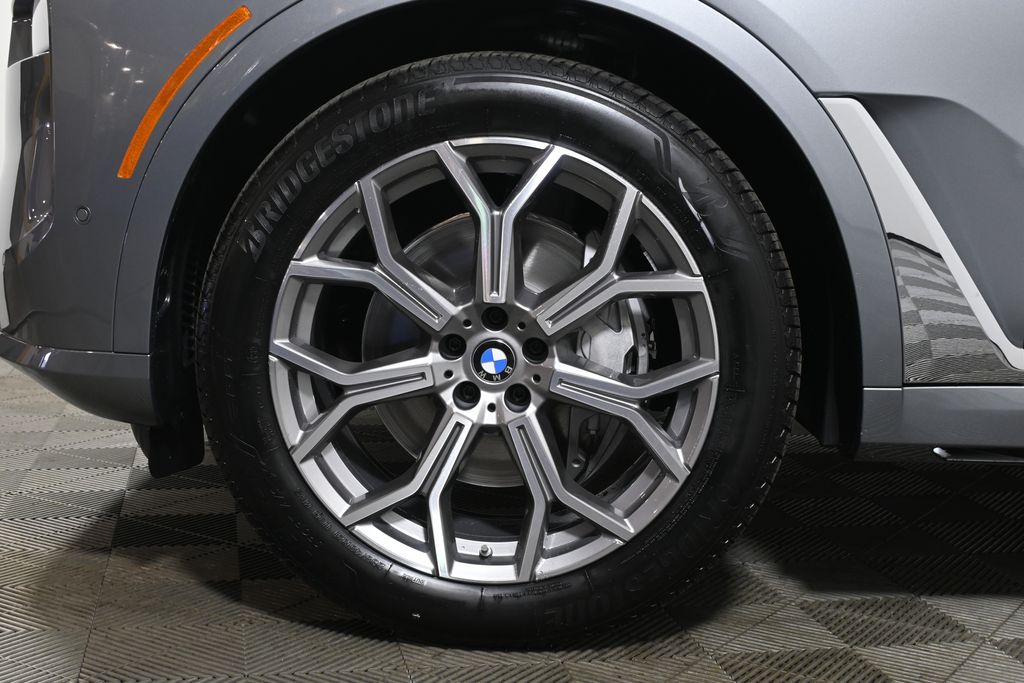 Thumbnail: 2026 BMW X7 - 12