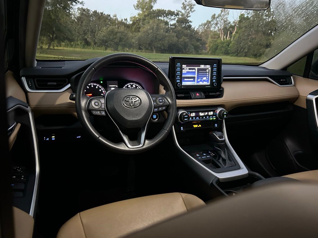 Thumbnail: 2020 Toyota RAV4 - 12