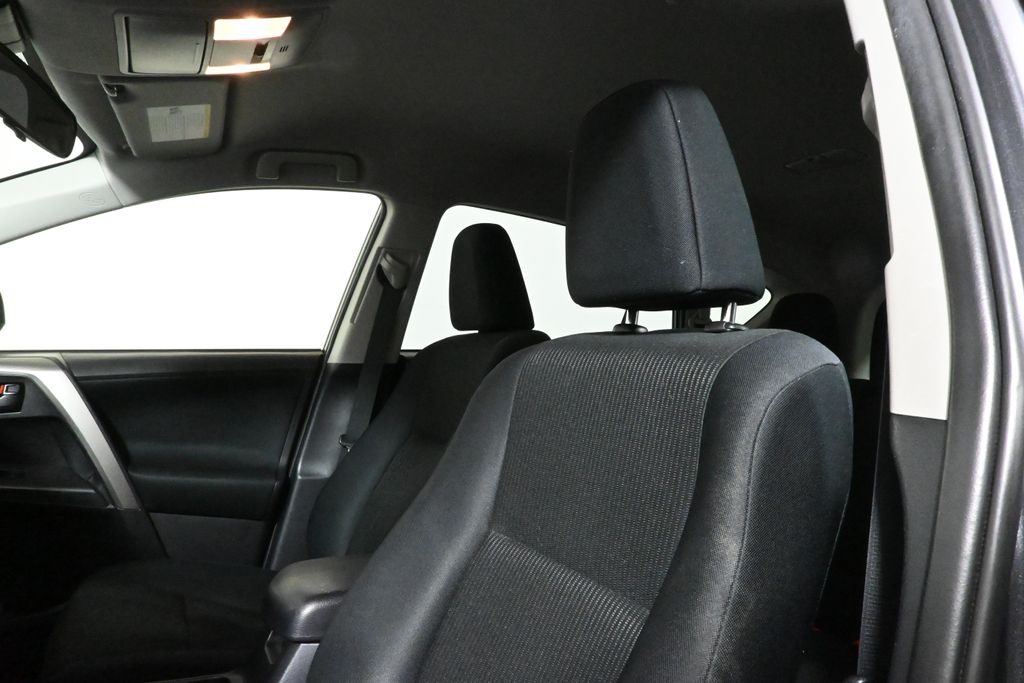 Thumbnail: 2018 Toyota RAV4 - 4