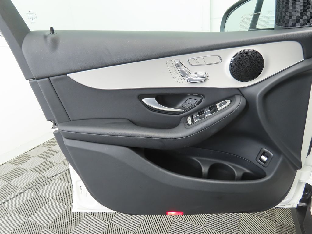 2021 Mercedes-Benz GLC 300 24