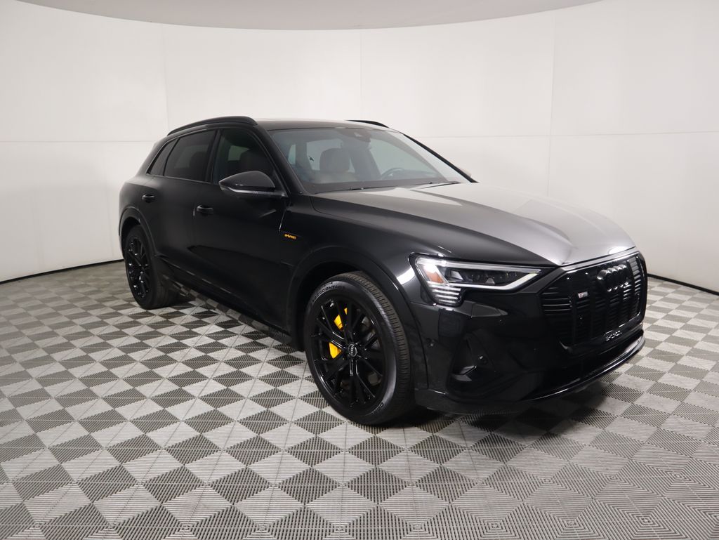 Thumbnail: 2022 Audi e-tron - 3