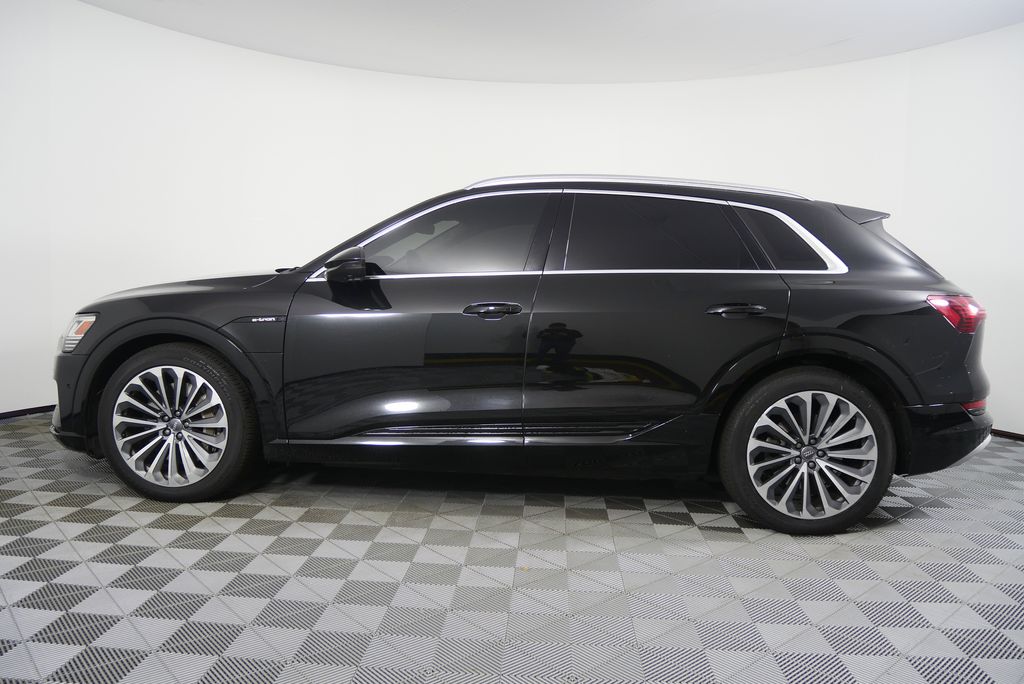 Thumbnail: 2019 Audi e-tron - 6