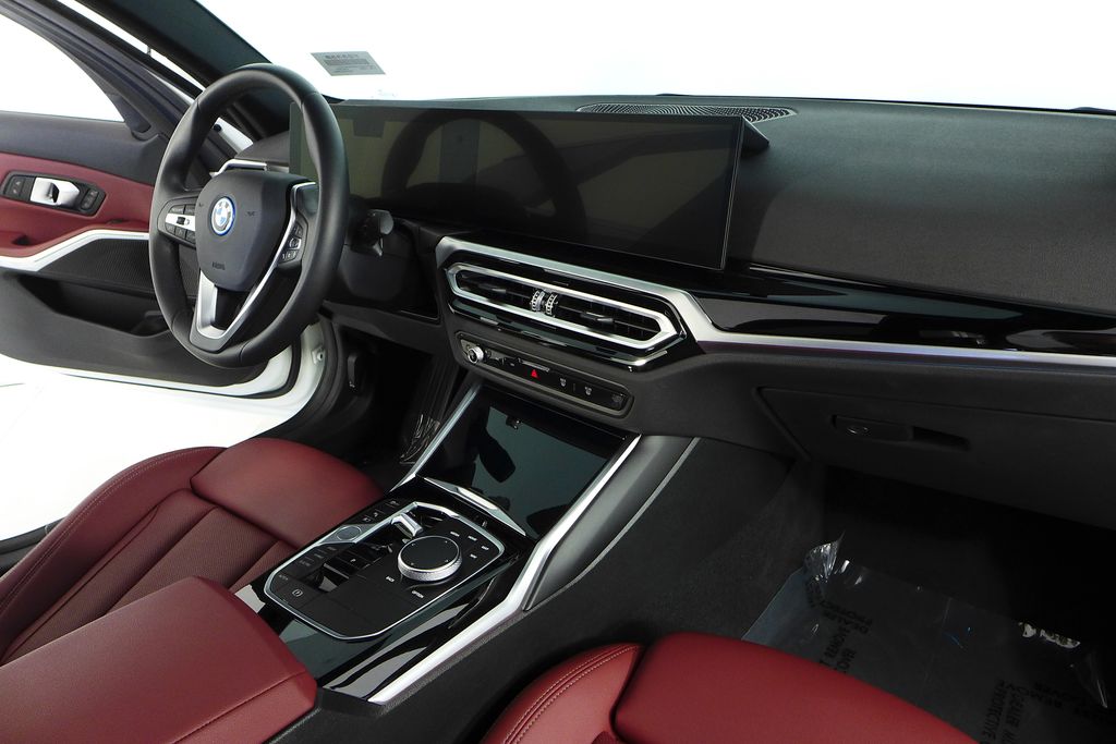 Thumbnail: 2024 BMW 3 Series - 13