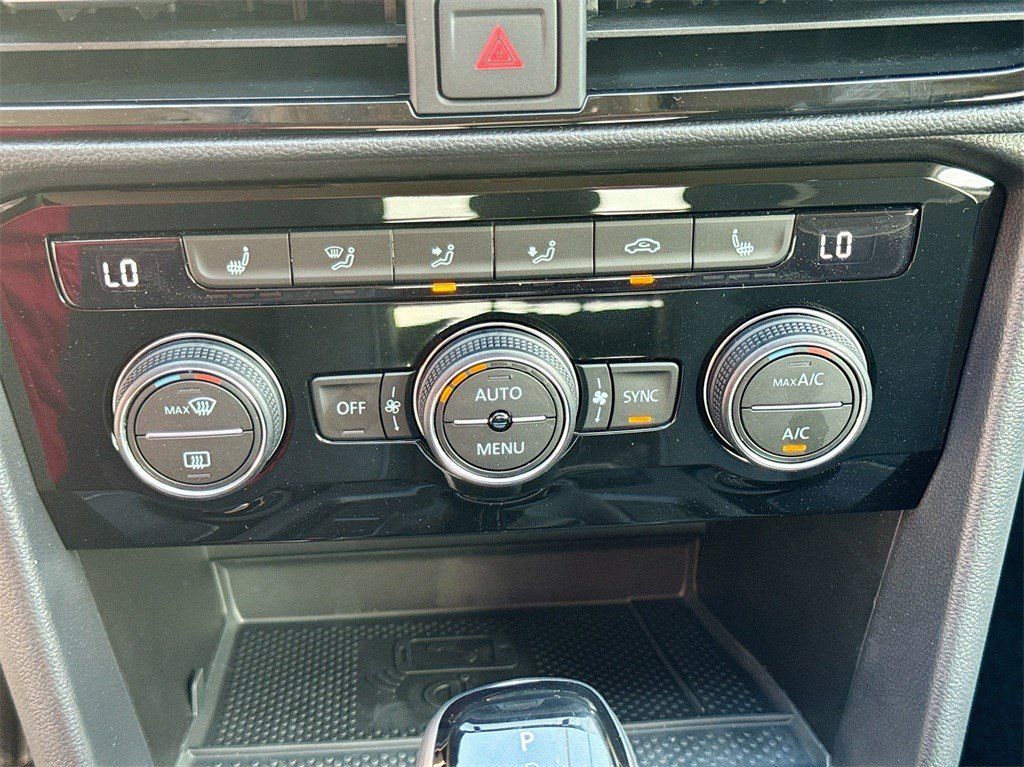 New 2024 Black Pearl Volkswagen 1.5T SE image 16