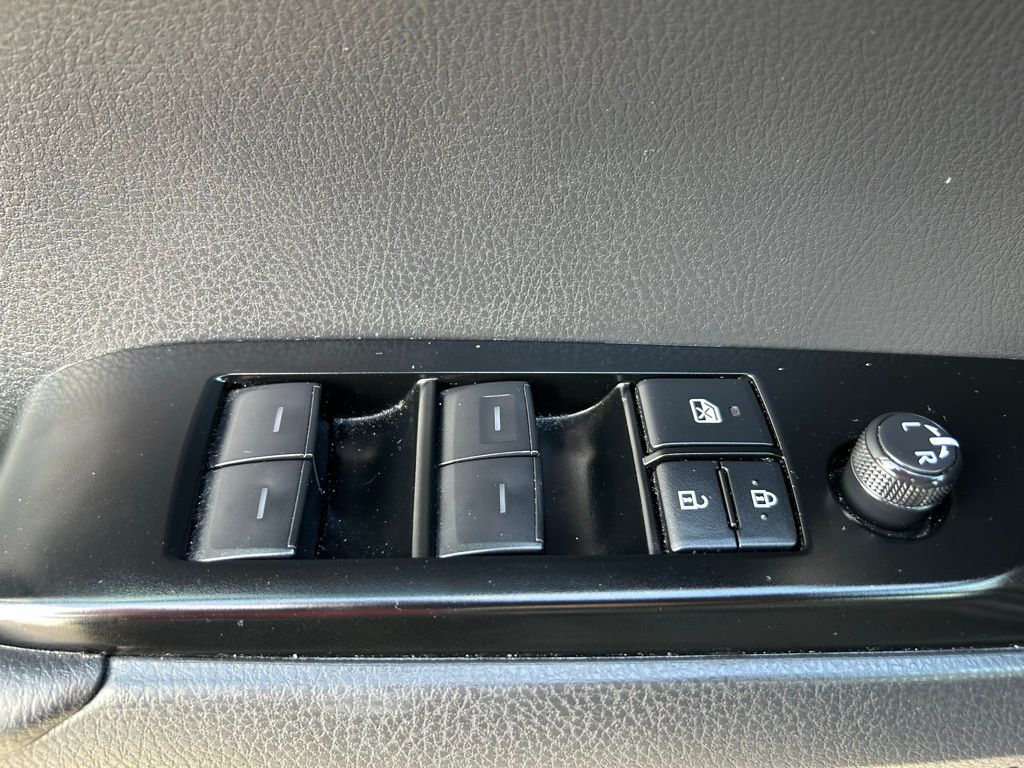 Thumbnail: 2025 Toyota Camry - 17