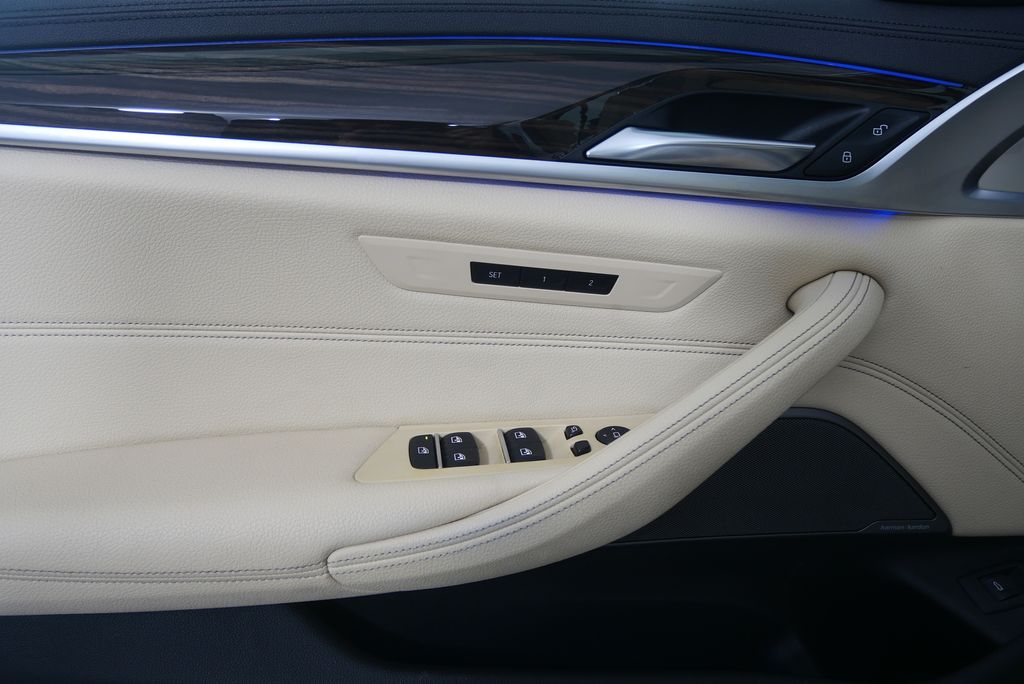 Thumbnail: 2020 BMW 5 Series - 9