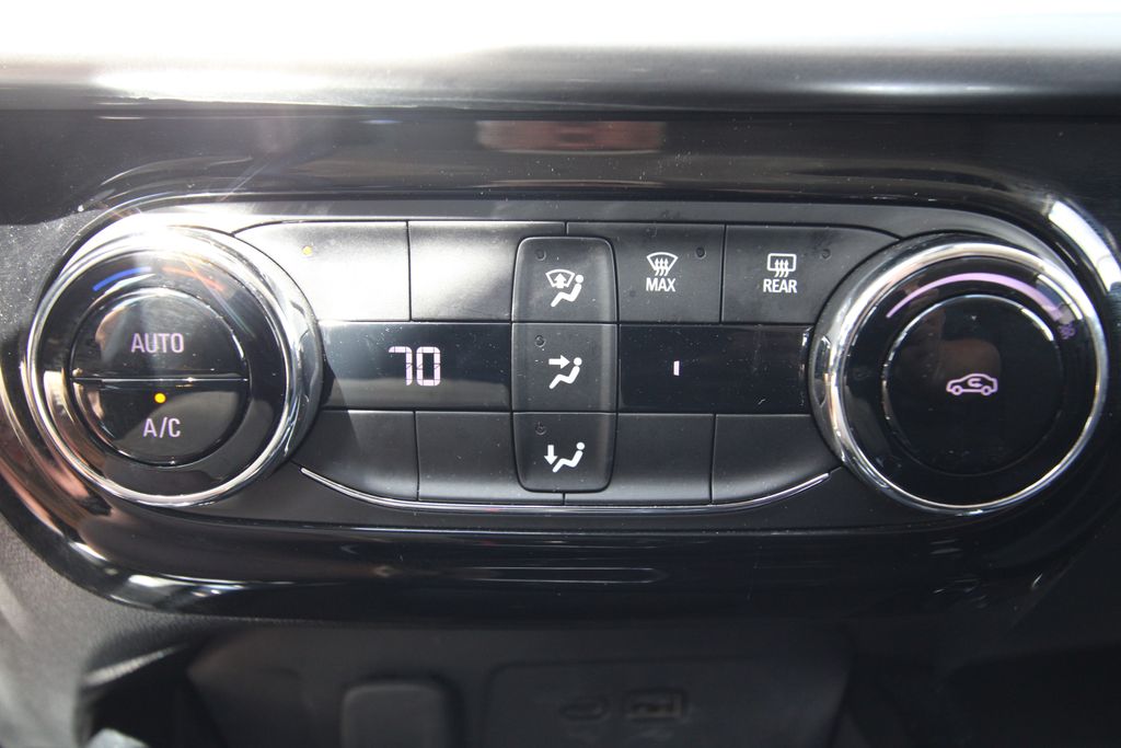 Used 2025 Chevrolet Trax SUV