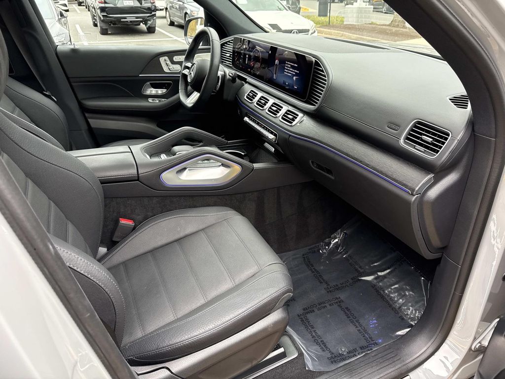 Thumbnail: 2025 Mercedes-Benz GLS - 21