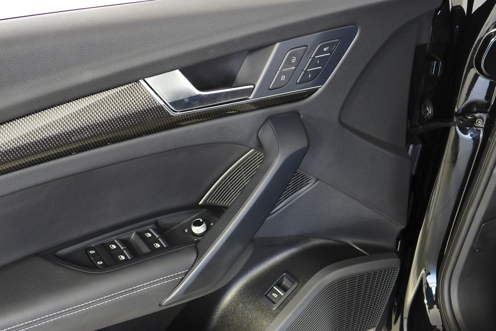 Thumbnail: 2023 Audi SQ5 - 12