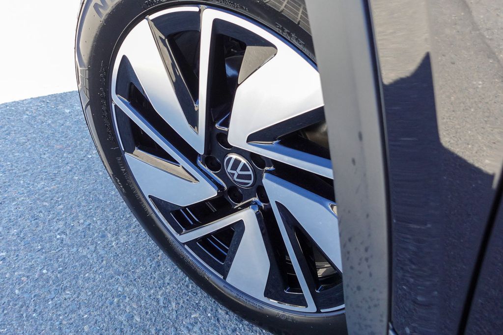 New 2026 Black Volkswagen 2.0T SE w/Technology image 11