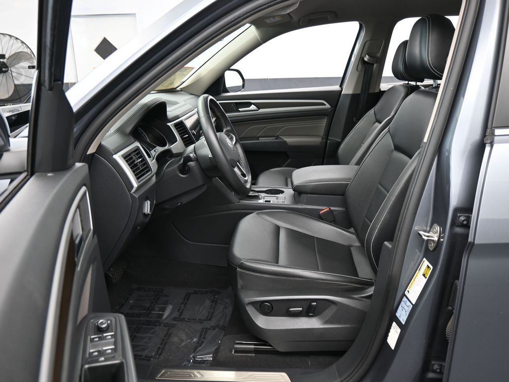 Used 2021 Gray Volkswagen 3.6L V6 SE w/Technology image 11