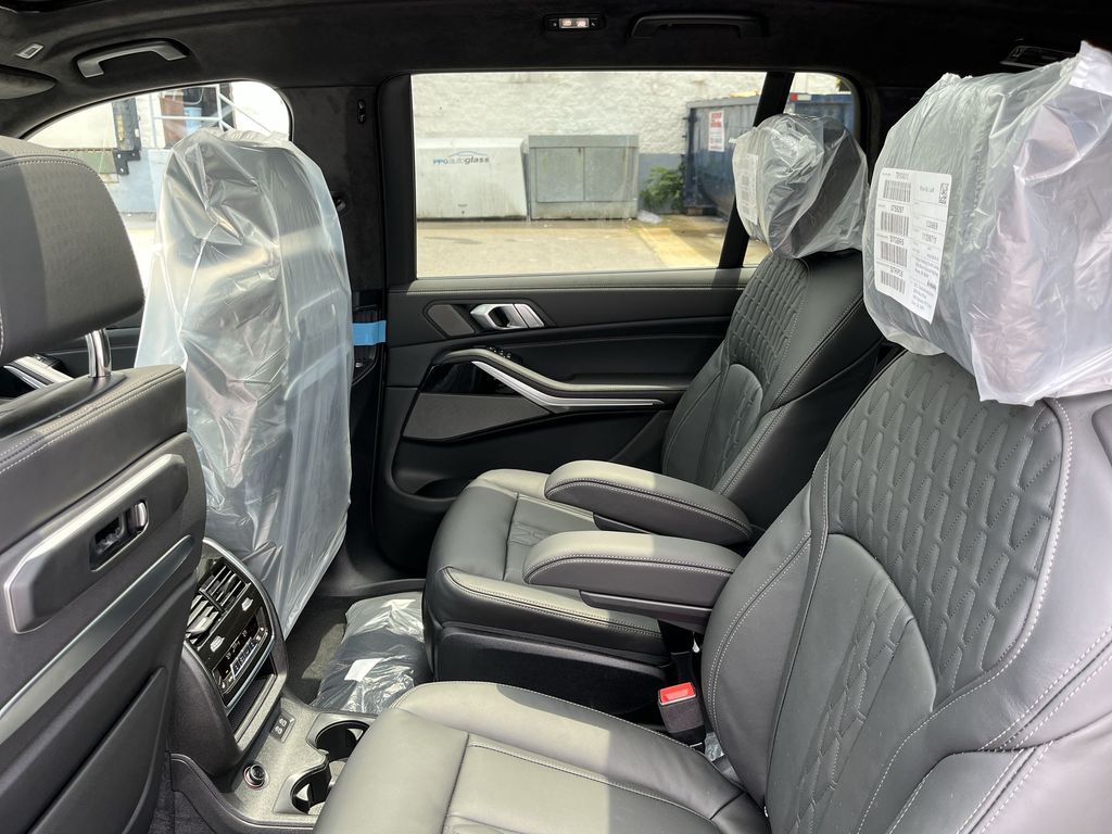 Thumbnail: 2026 BMW X7 - 23