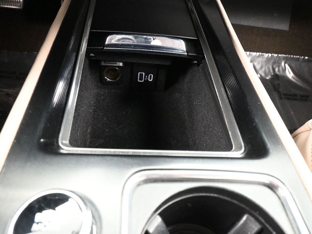 Used 2022 Pristine White Metallic Tri-Coat Lincoln Reserve image 29