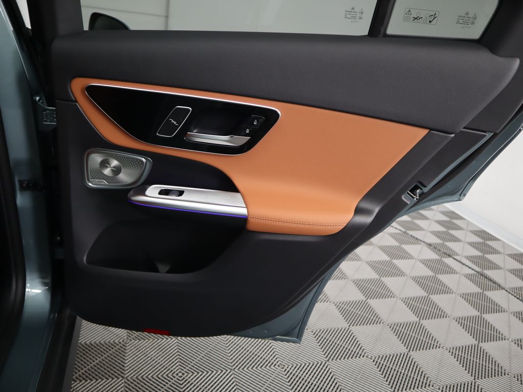 2025 Mercedes-Benz GLC 300 29