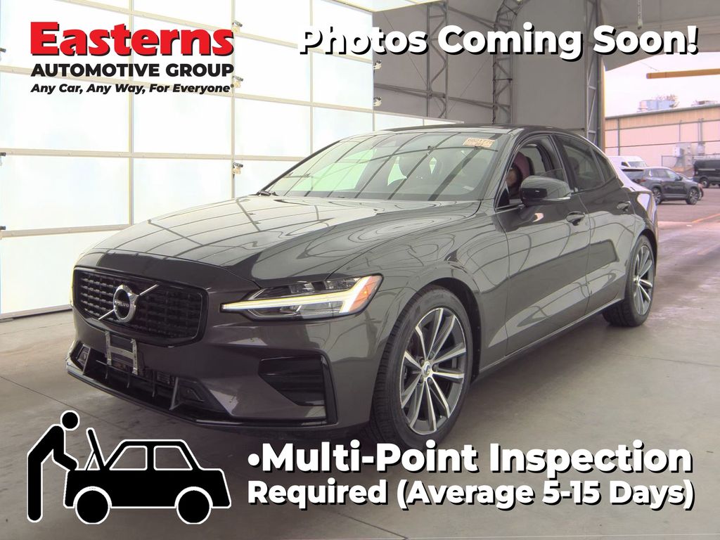 2022 Volvo S60 B5 Black Edition Momentum 4WD's photo