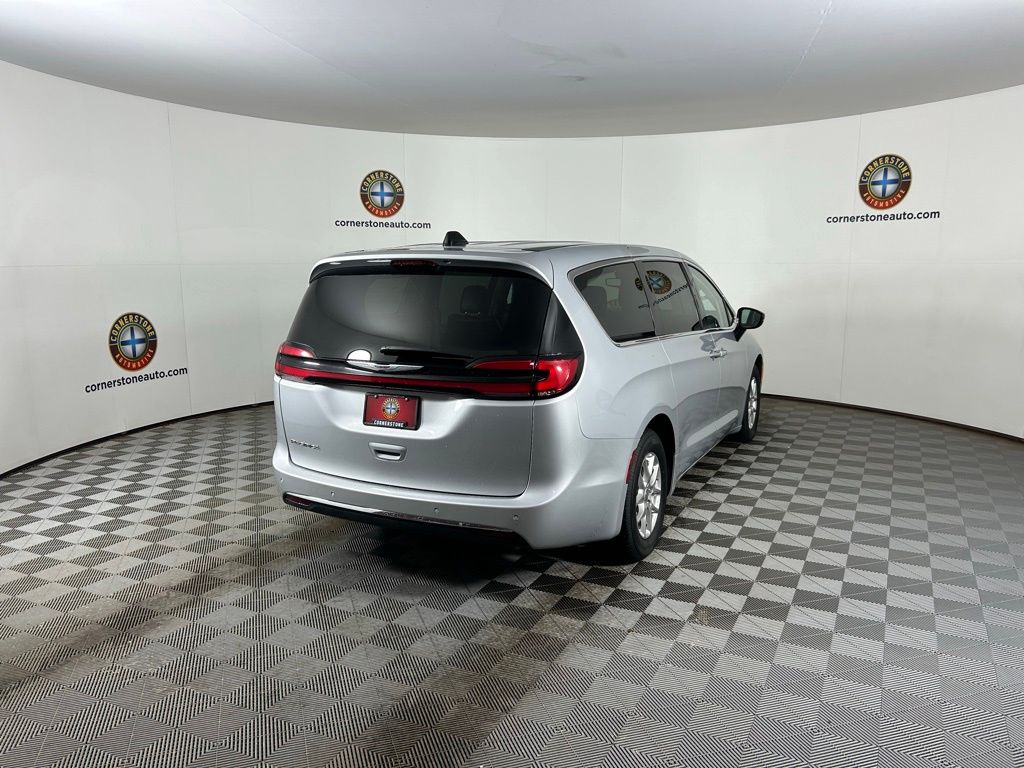 Used 2024 Silver Chrysler Touring L image 18