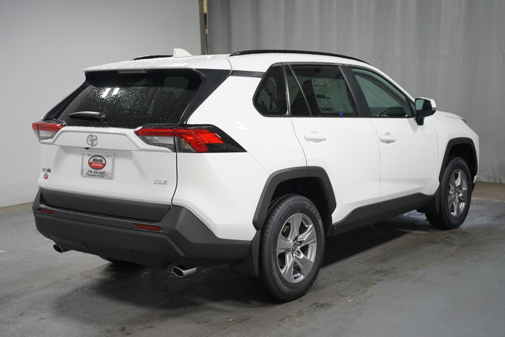 2025 Toyota RAV4 XLE 8