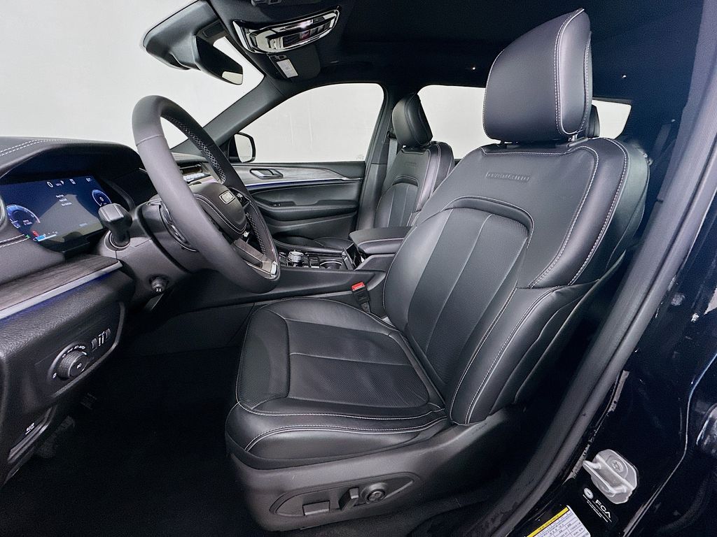 Thumbnail: 2025 Jeep Grand Cherokee L - 21