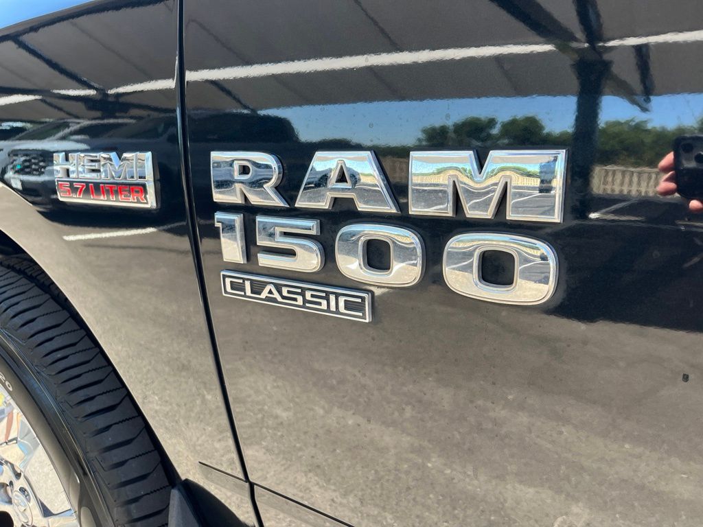 Thumbnail: 2019 RAM 1500 Classic - 9