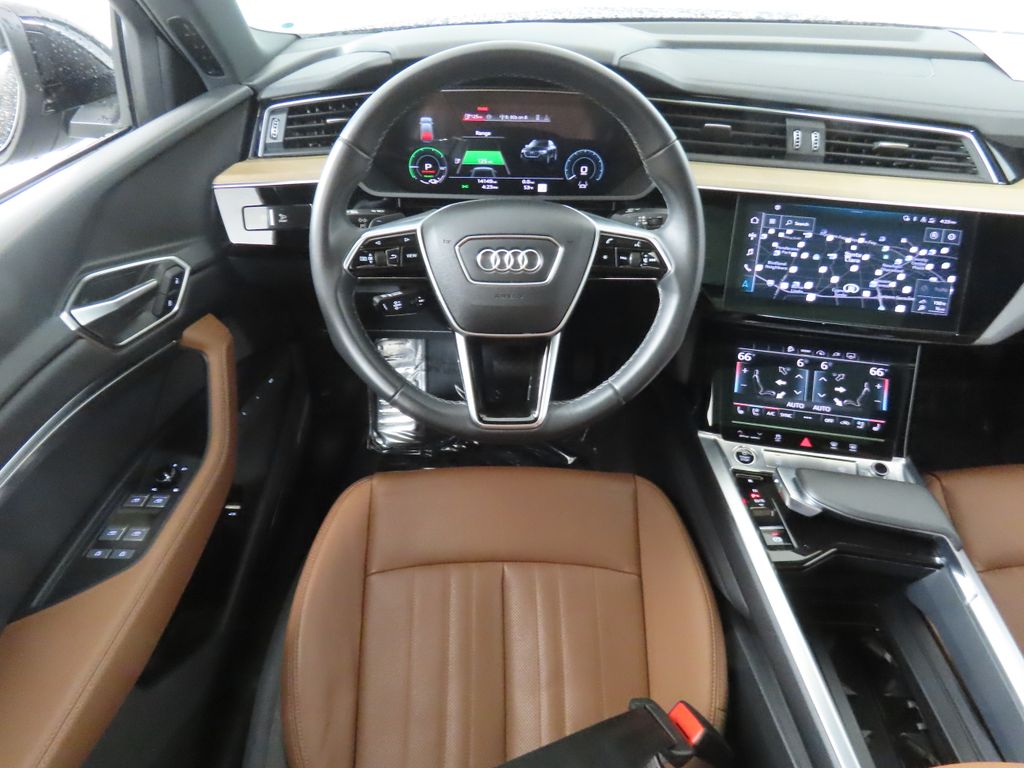 Thumbnail: 2024 Audi Q8 e-tron - 11