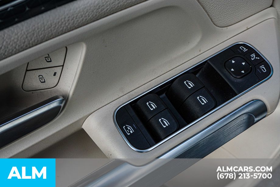 Used 2024 White Mercedes-Benz GLB 250 image 48