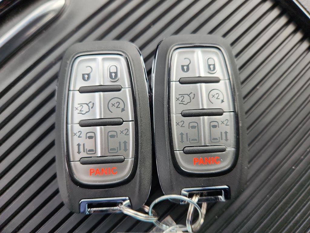 2026 Chrysler Pacifica Limited - Photo 28