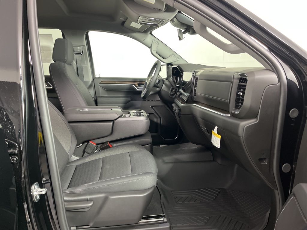 Thumbnail: 2026 Chevrolet Silverado 1500 - 9