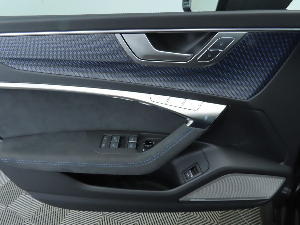 Thumbnail: 2025 Audi RS 7 - 26