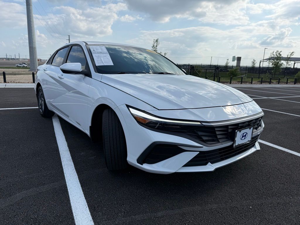 Thumbnail: 2024 Hyundai Elantra - 3