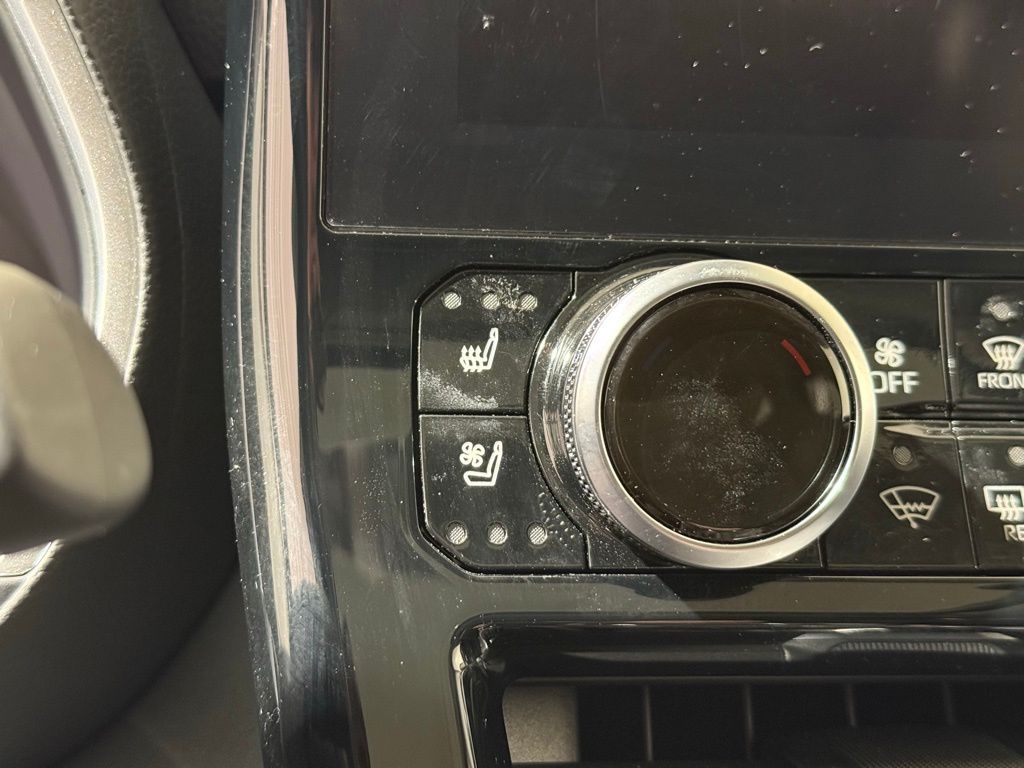 Thumbnail: 2023 Toyota Highlander - 31