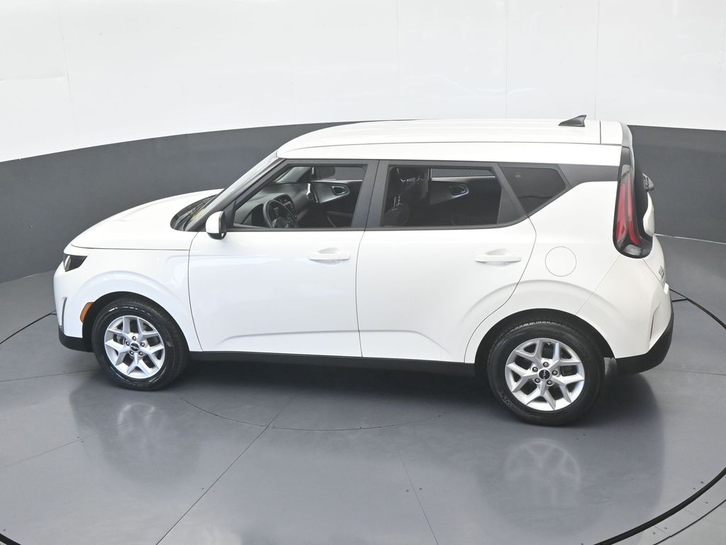 Used 2024 Snow White Pearl Kia LX image 44