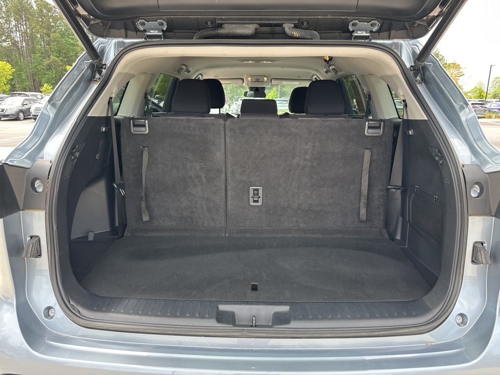 2023 Celestial Silver Metallic Toyota Highlander LE FWD SUV