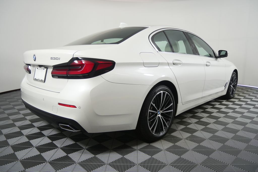 Thumbnail: 2023 BMW 5 Series - 3