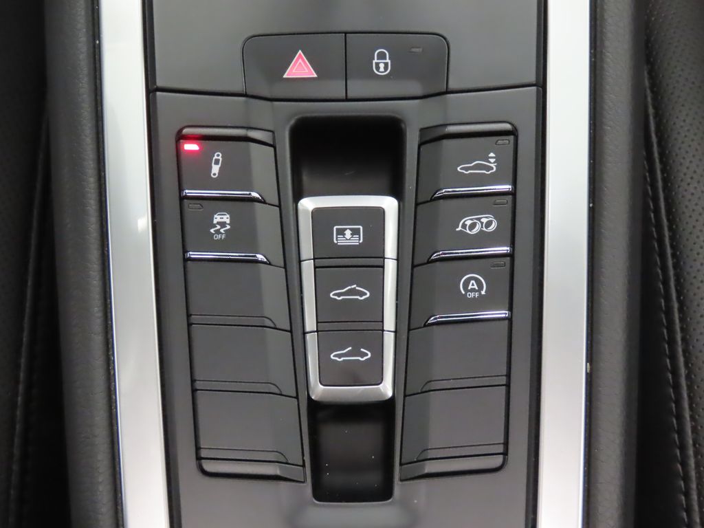 Thumbnail: 2017 Porsche 911 - 28