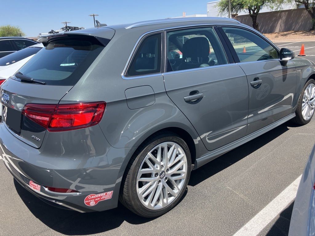 Thumbnail: 2018 Audi A3 e-tron - 4
