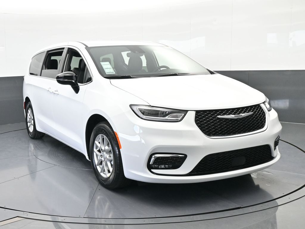 New 2026 Bright White Clearcoat Chrysler Select image 9