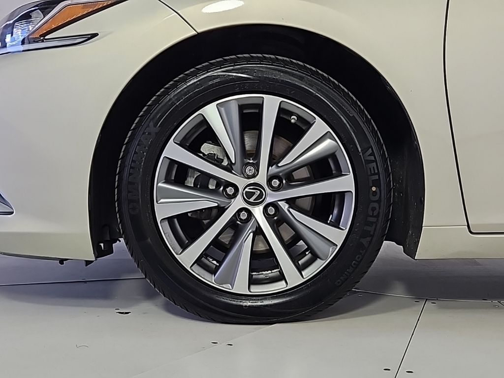 Thumbnail: 2019 Lexus ES - 5