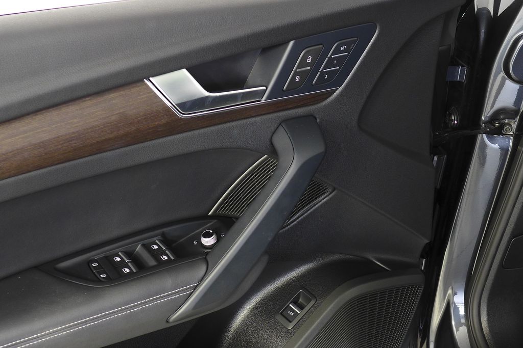 Thumbnail: 2023 Audi Q5 - 12