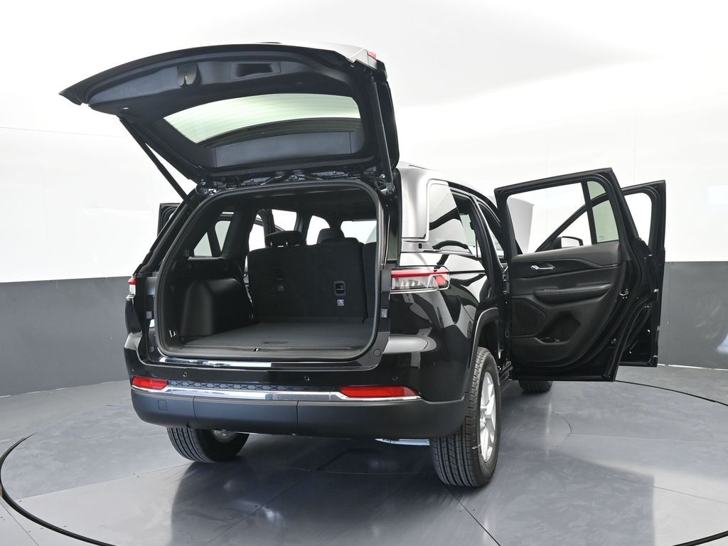 New 2026 Diamond Black Crystal Pearlcoat Jeep Laredo image 68