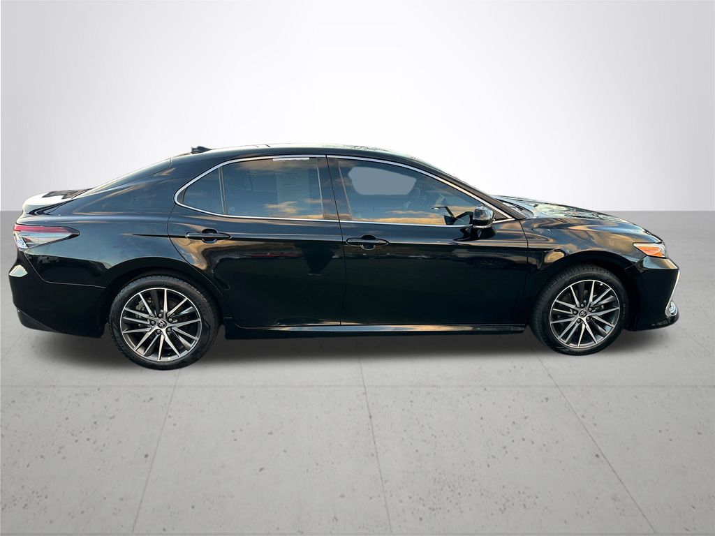 2022 Toyota Camry Hybrid XLE