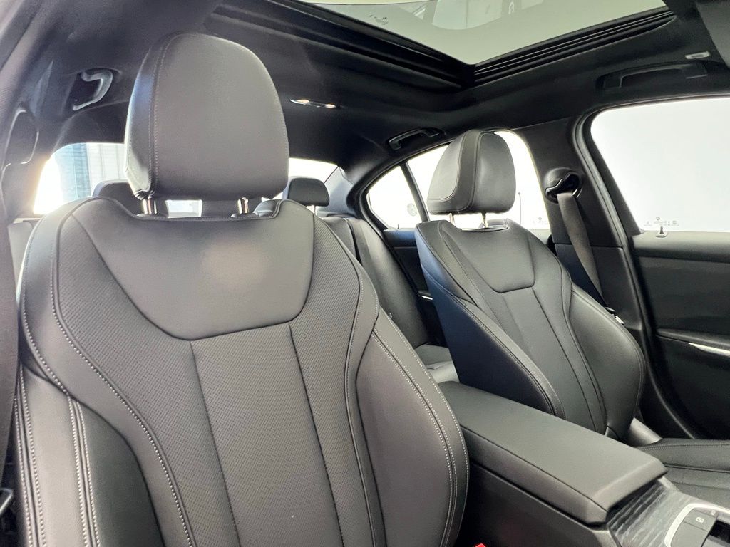 Thumbnail: 2025 BMW 3 Series - 8