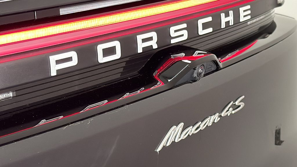 Thumbnail: 2025 Porsche Macan - 12