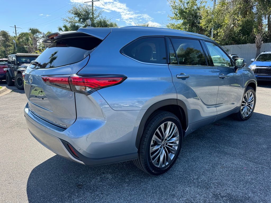 2023 Toyota Highlander Platinum 8