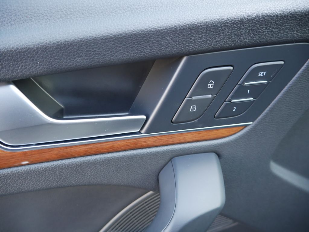 Thumbnail: 2023 Audi Q5 - 17