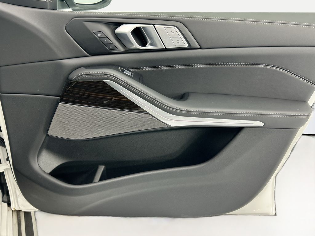 Thumbnail: 2026 BMW X7 - 24