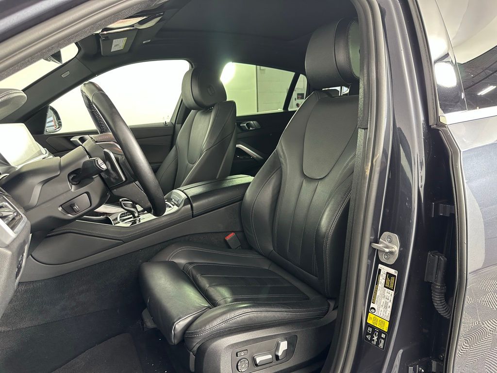 Thumbnail: 2021 BMW X6 - 14