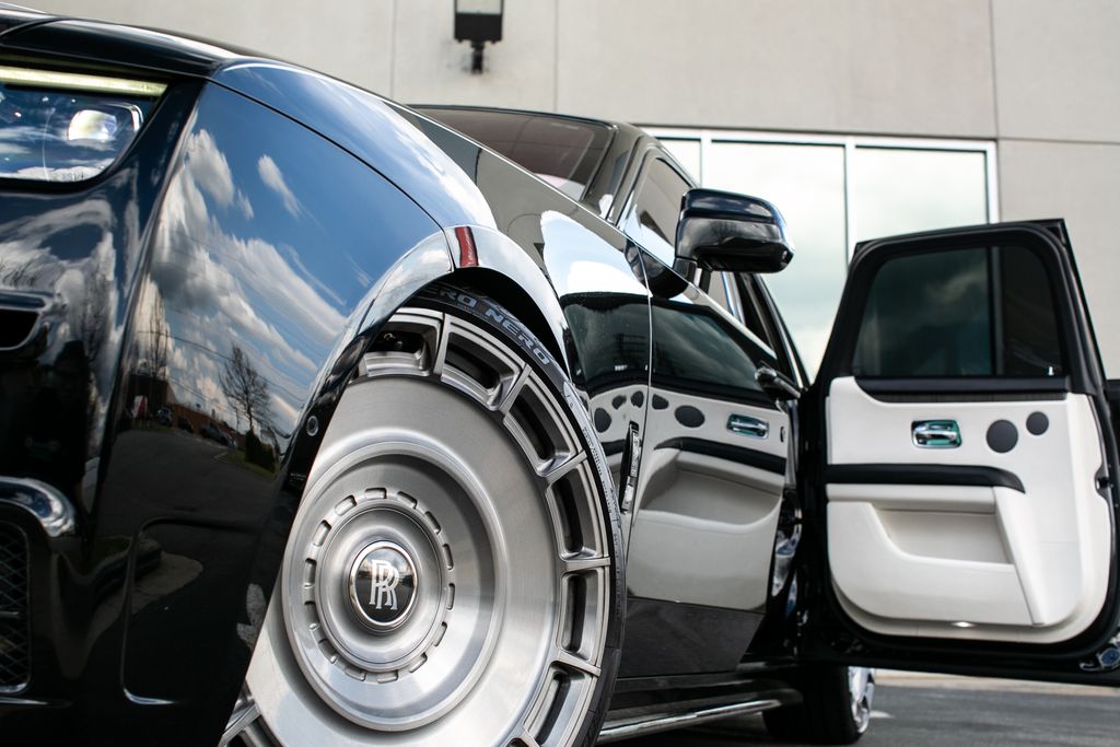 View vehicle photo 6