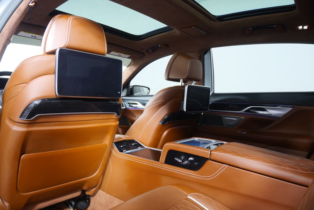 Thumbnail: 2021 BMW 7 Series - 19