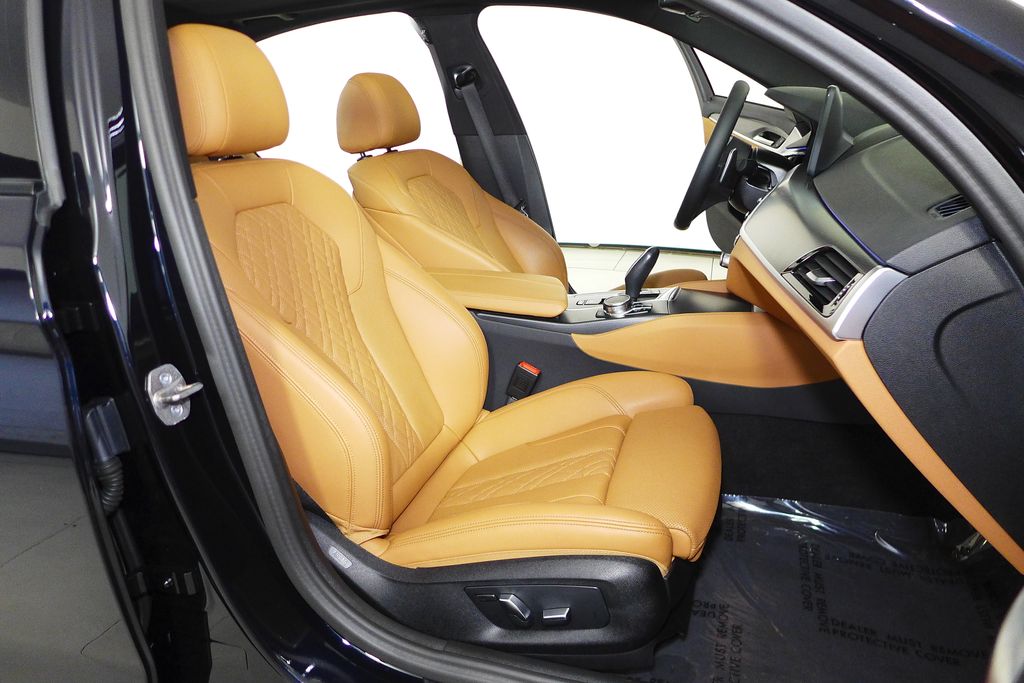 Thumbnail: 2023 BMW 5 Series - 18